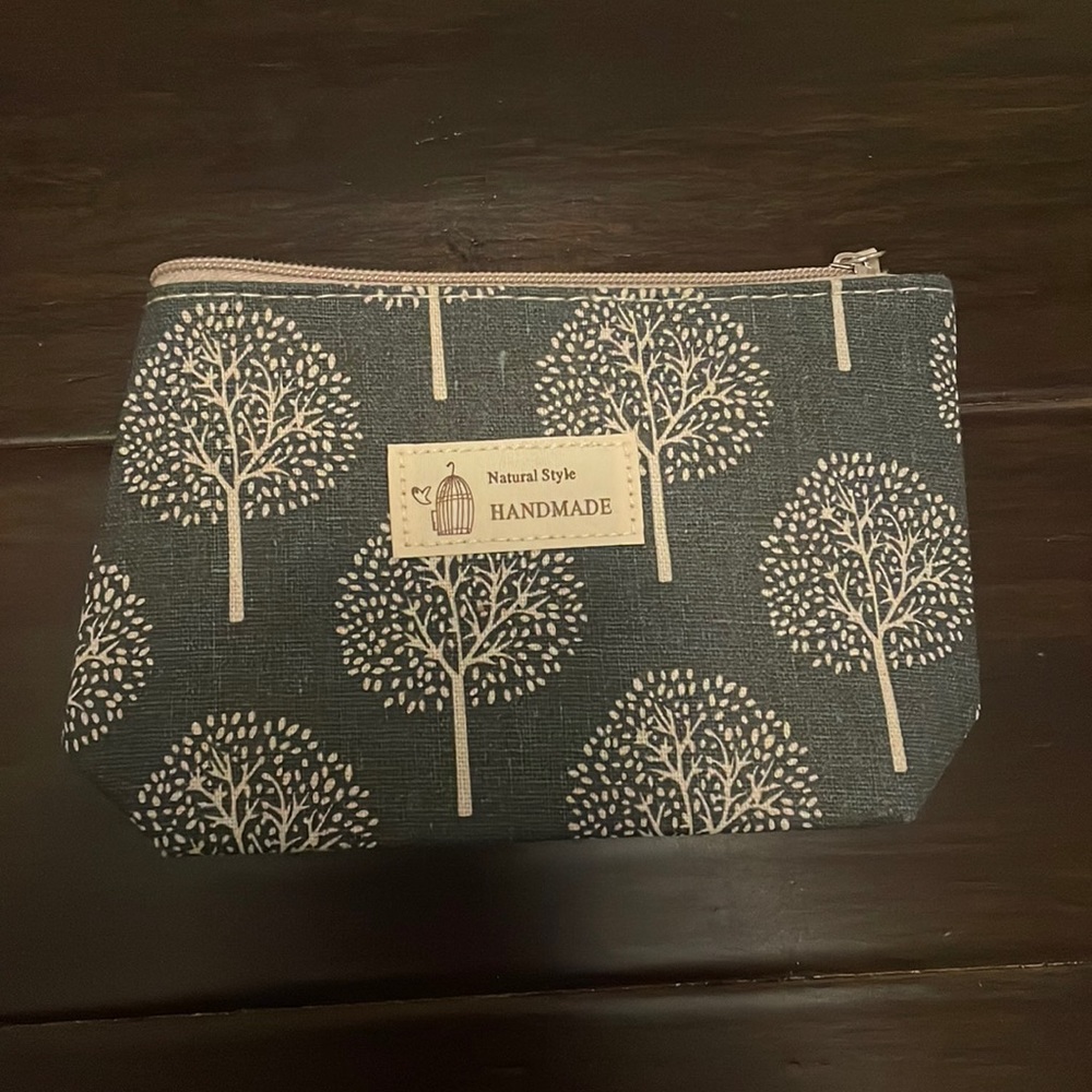Cosmetic bag